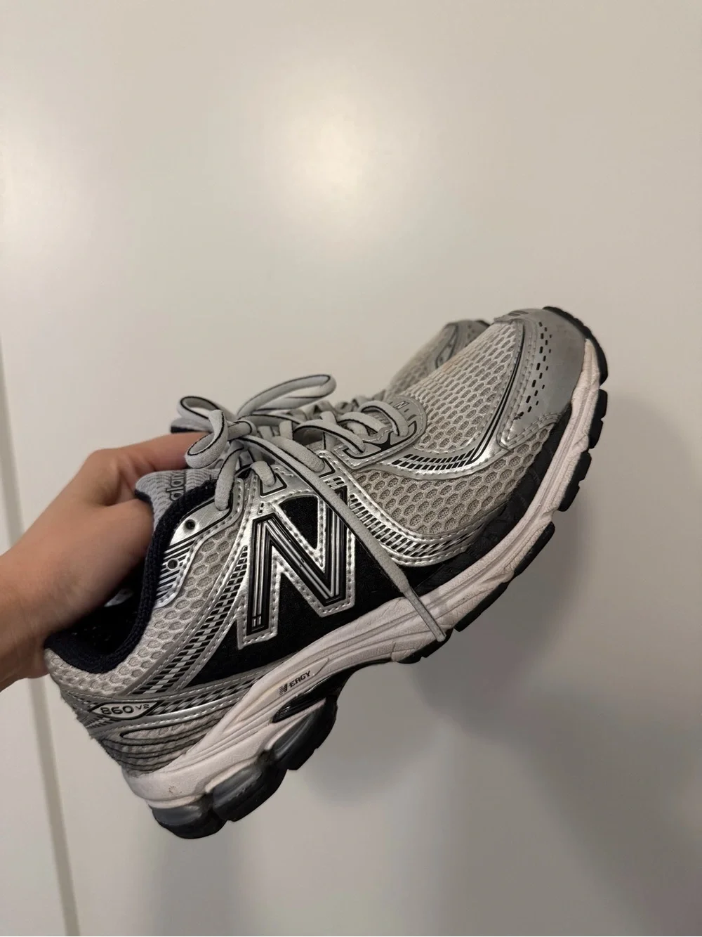 New Balance 860